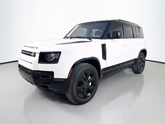 Used 2022 White Land Rover X-Dynamic HSE image 1