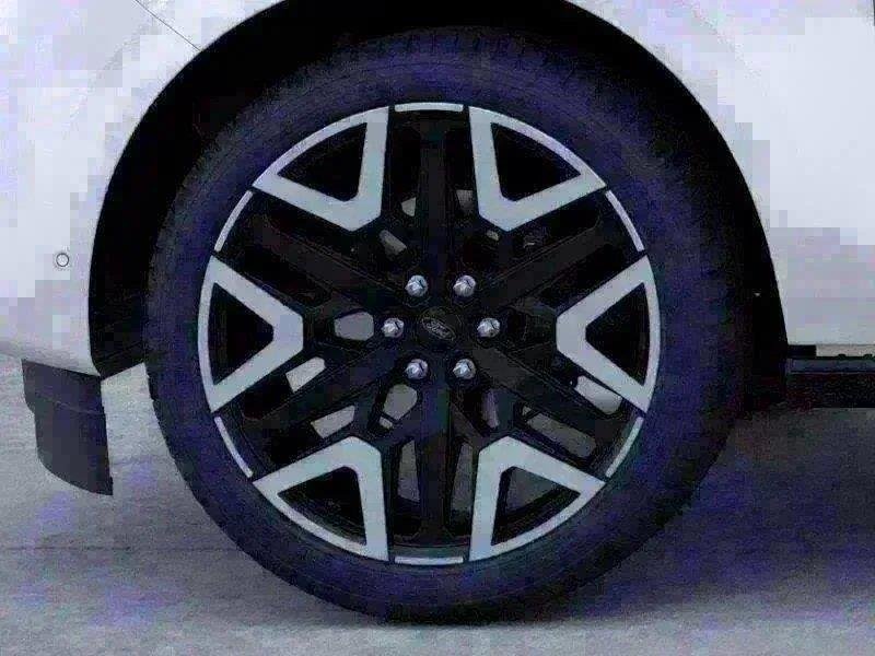 New 2025 Star White Ford Platinum image 5