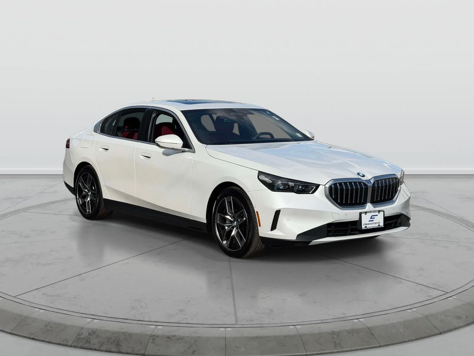 Used 2026 White BMW 530i xDrive image 1