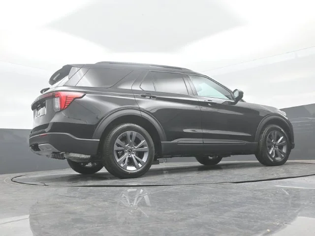 New 2027 Agate Black Metallic Ford Active image 24