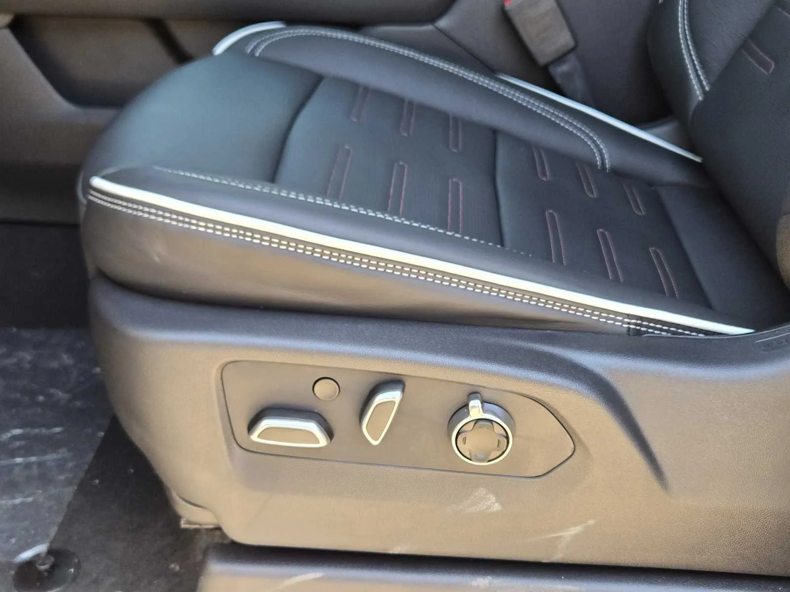 2026 GMC Sierra 1500 AT4X - Photo 16