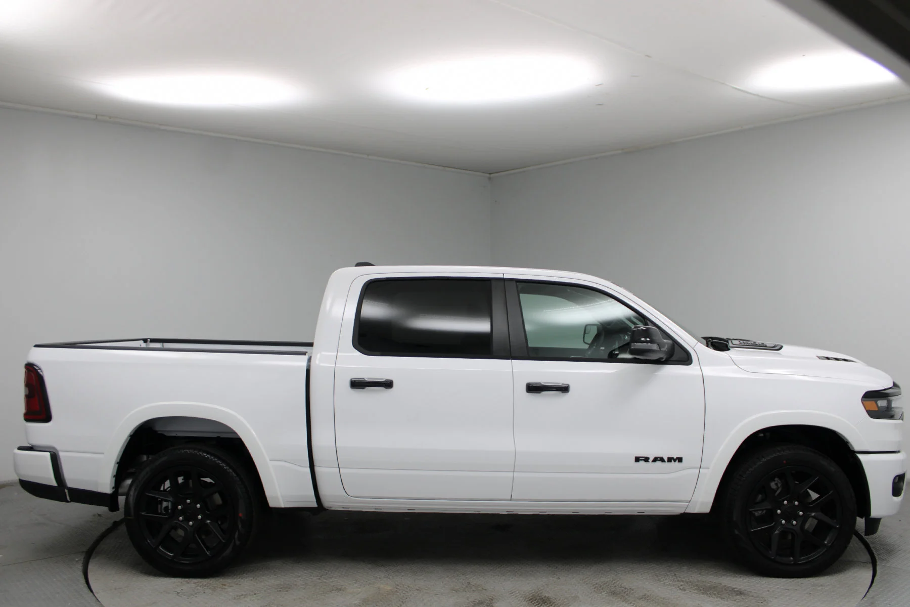 New 2026 Bright White Clear-Coat Exterior Paint RAM Laramie 4x4 Crew Cab image 28