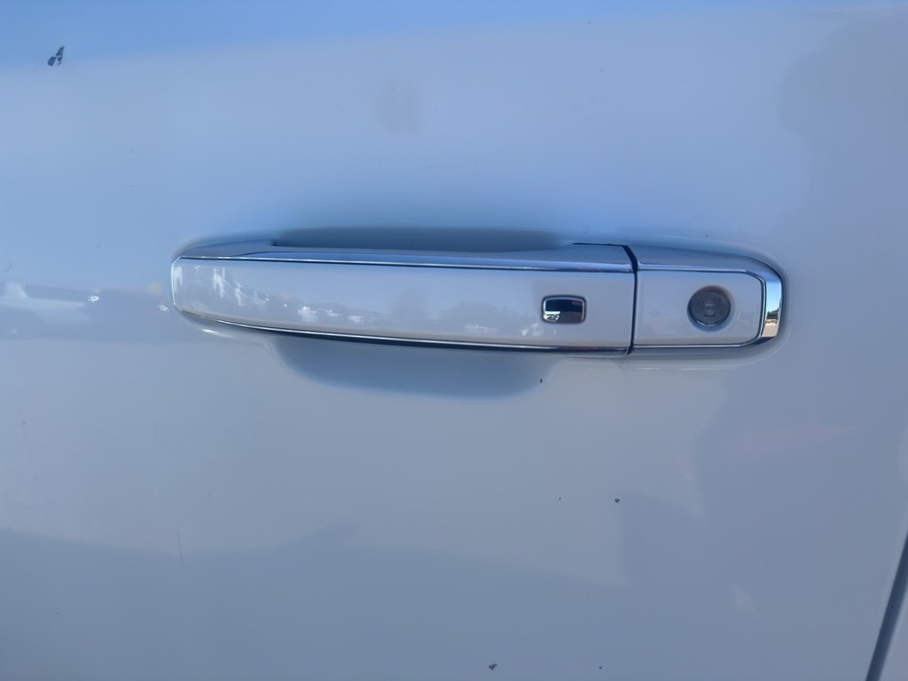 Used 2019 Summit White Chevrolet Premier image 9
