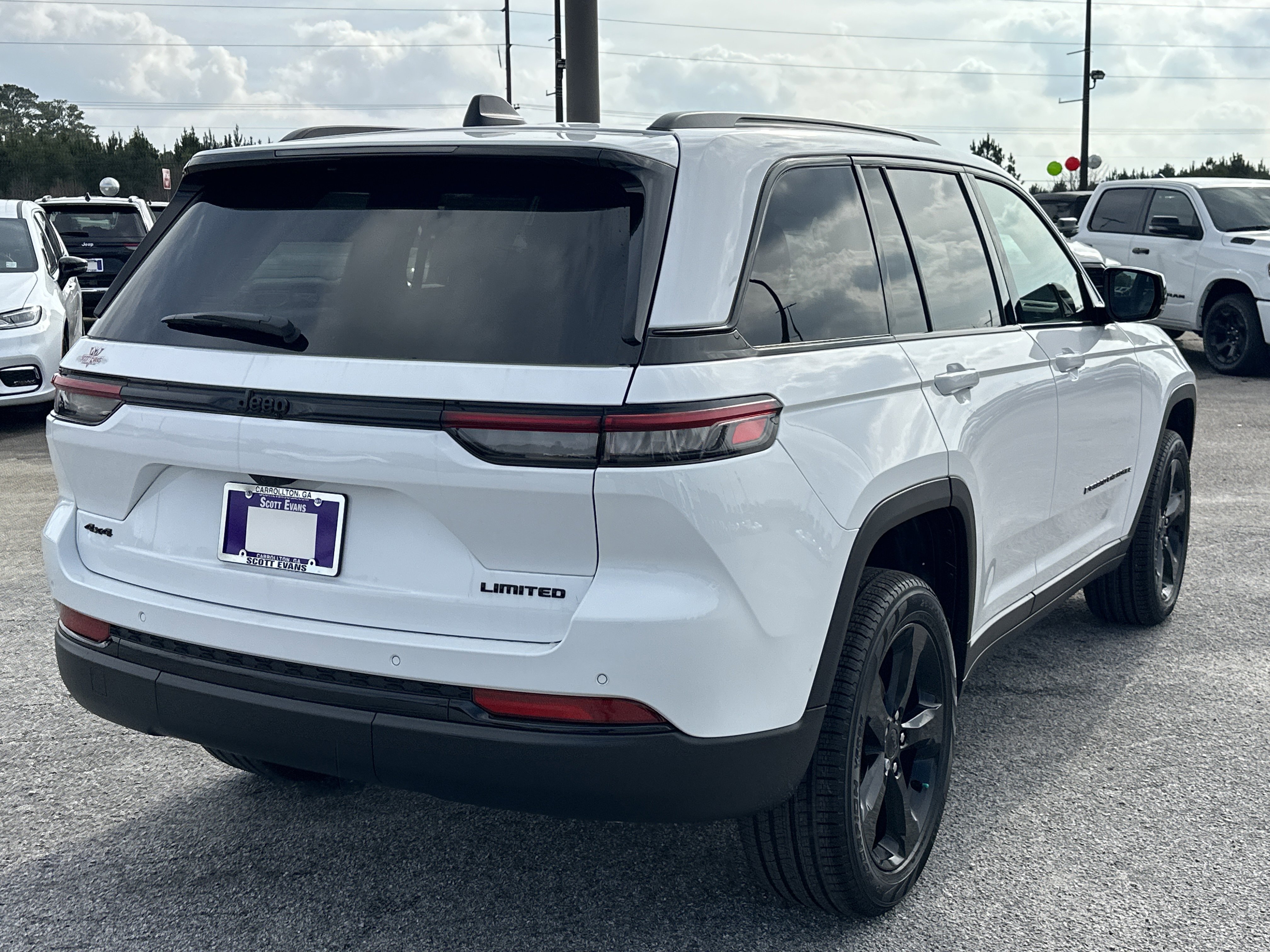 New 2025 Bright White Clear-Coat Exterior Paint Jeep Limited image 8