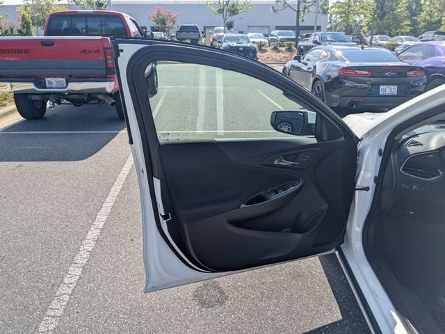 Used 2025 White Chevrolet LT image 19