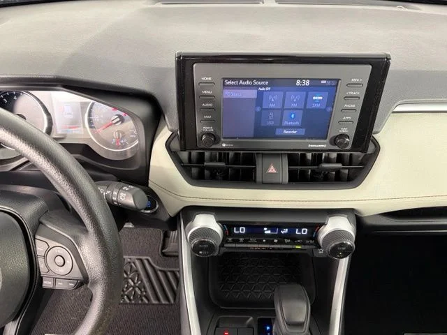 Used 2022  Toyota XLE image 21