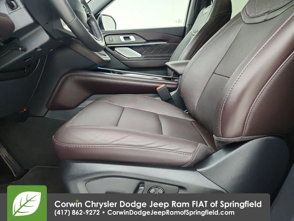 Used 2025 Gray Ford Platinum image 19