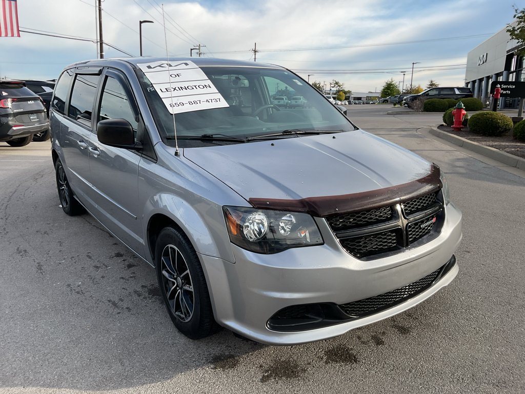 Used 2015 Billet Silver Metallic Clearcoat Dodge SE image 2