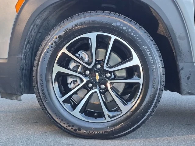 Used 2025 Gray Chevrolet LT image 19