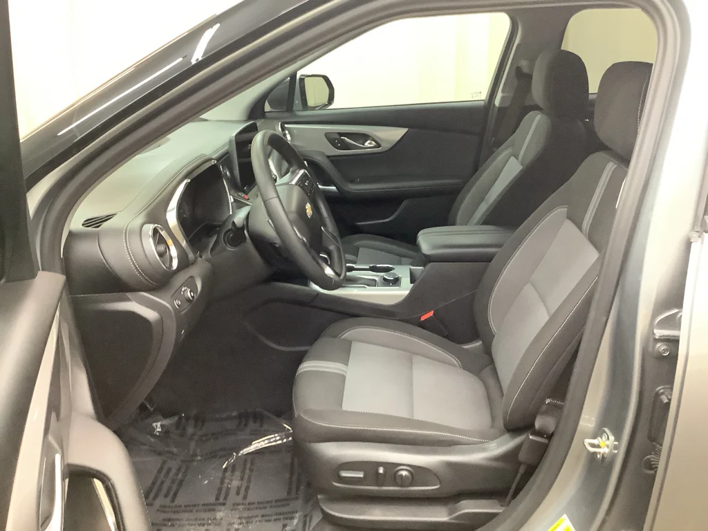 Used 2025 Sterling Gray Metallic Chevrolet LT image 14