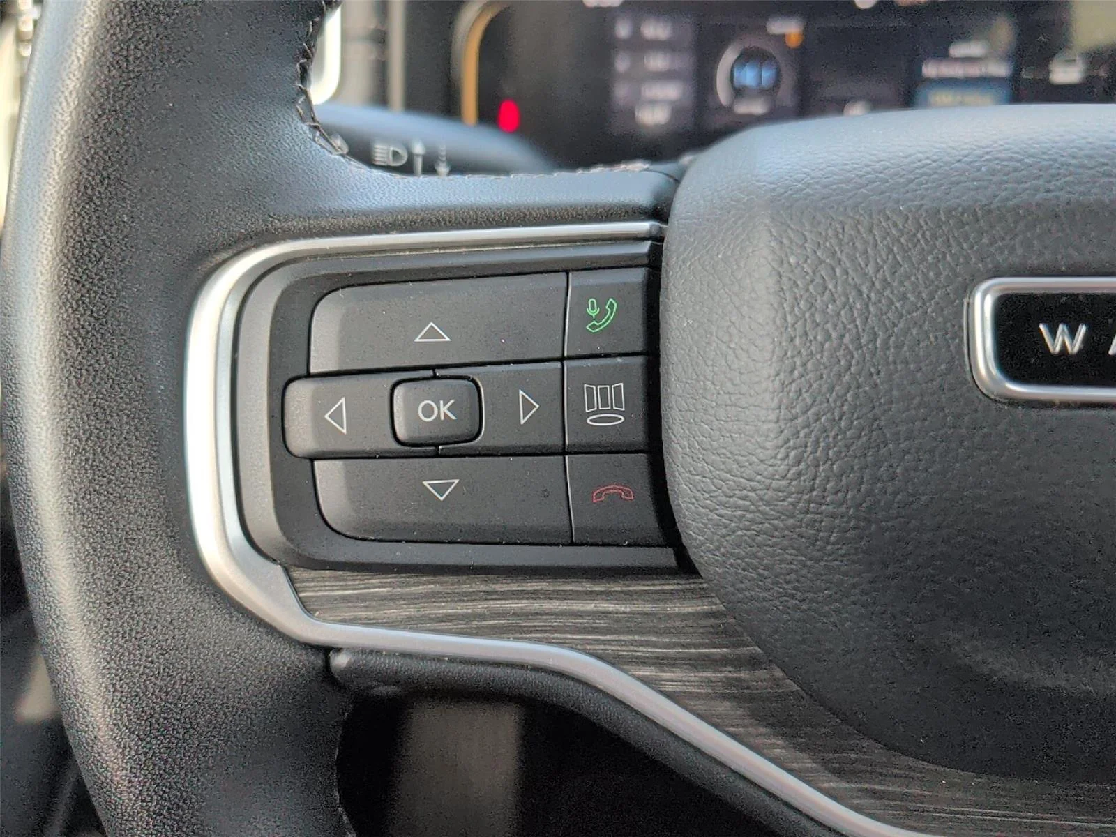 Used 2024 Diamond Black Crystal Pearlcoat Jeep Series III image 25