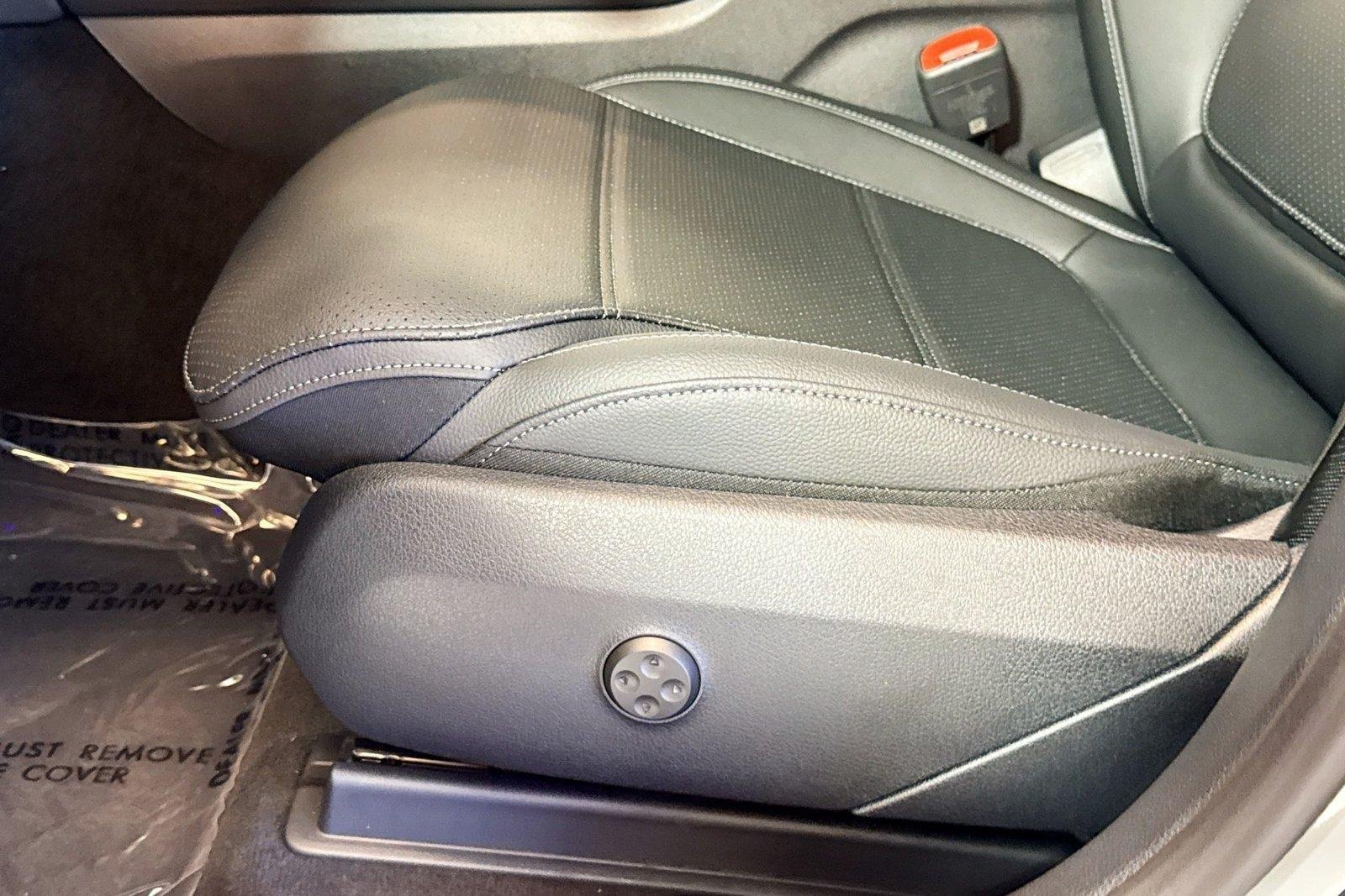 New 2026 Manufaktur Alpine Grey Mercedes-Benz GLC 300 image 17