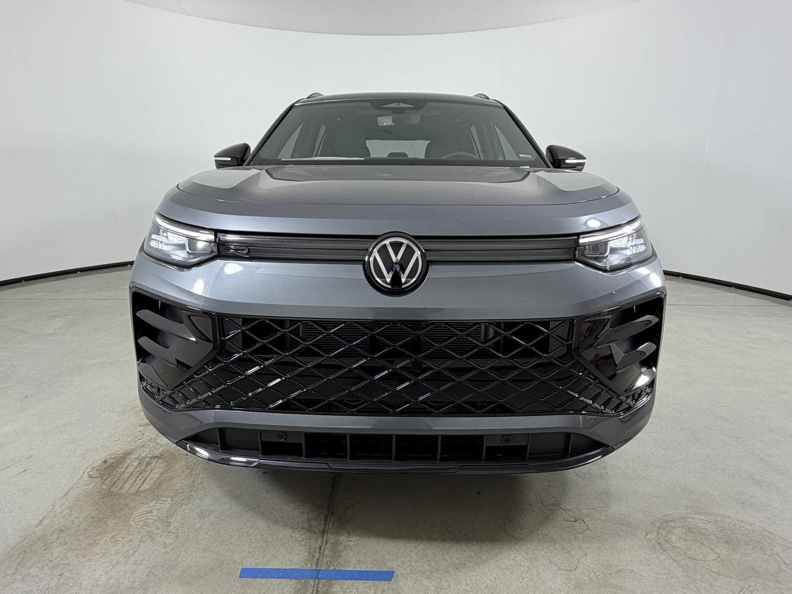 New 2026 Platinum Gray Metallic Volkswagen SE R-Line Black image 2