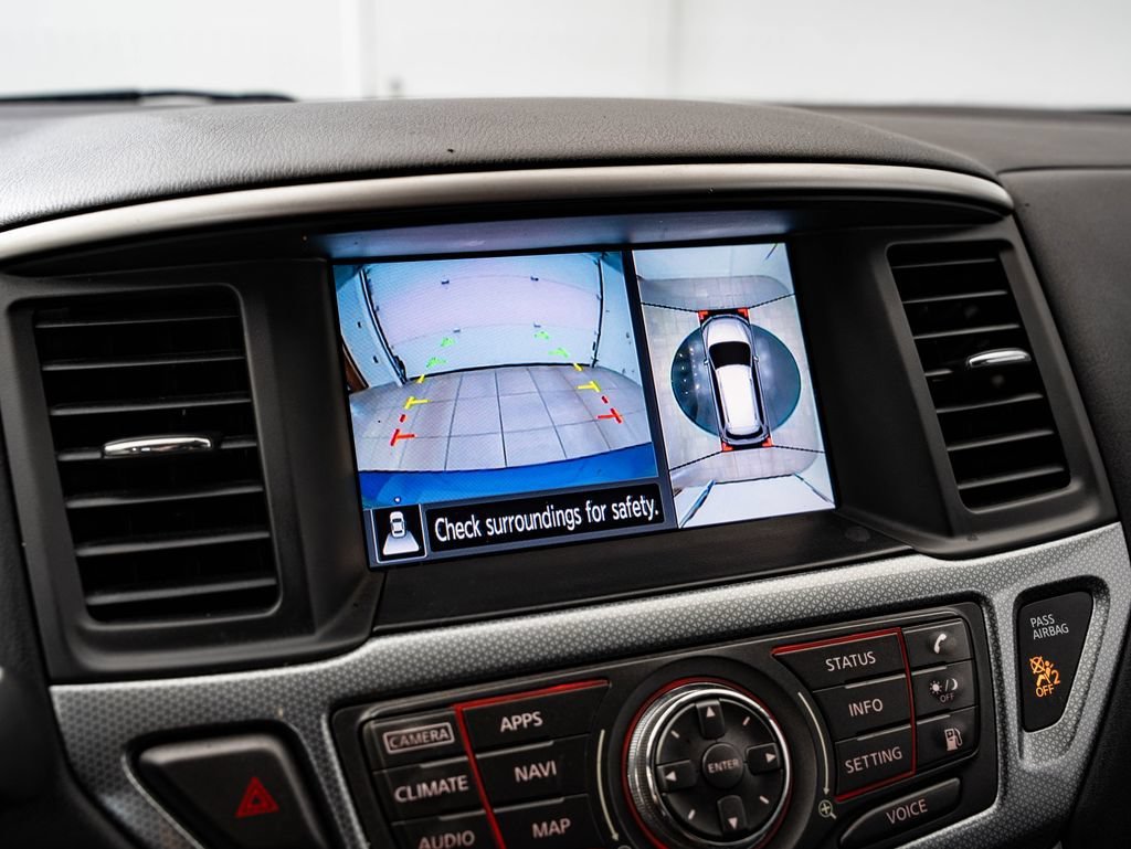 Used 2018 Caspian Blue Nissan SL image 32