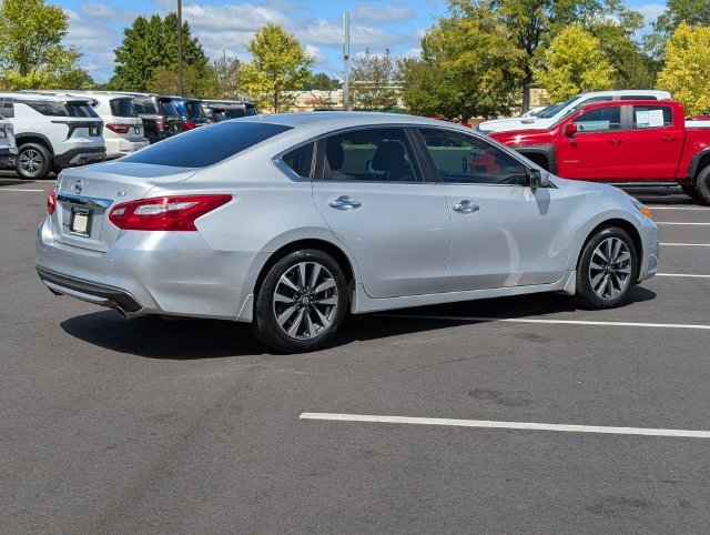Used 2017 Silver Nissan 2.5 SV image 5