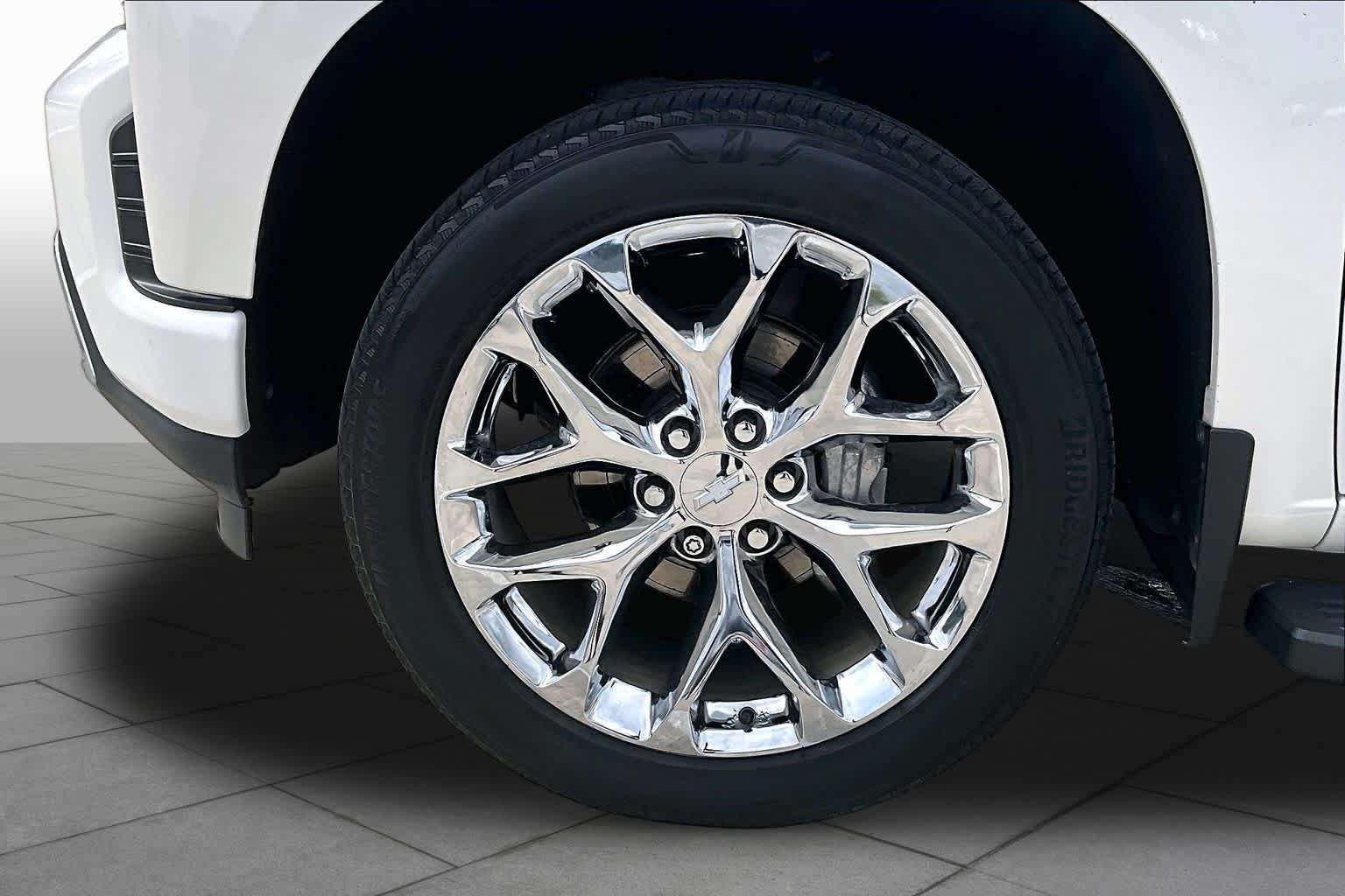 Used 2020 Iridescent Pearl Tricoat Chevrolet High Country image 10