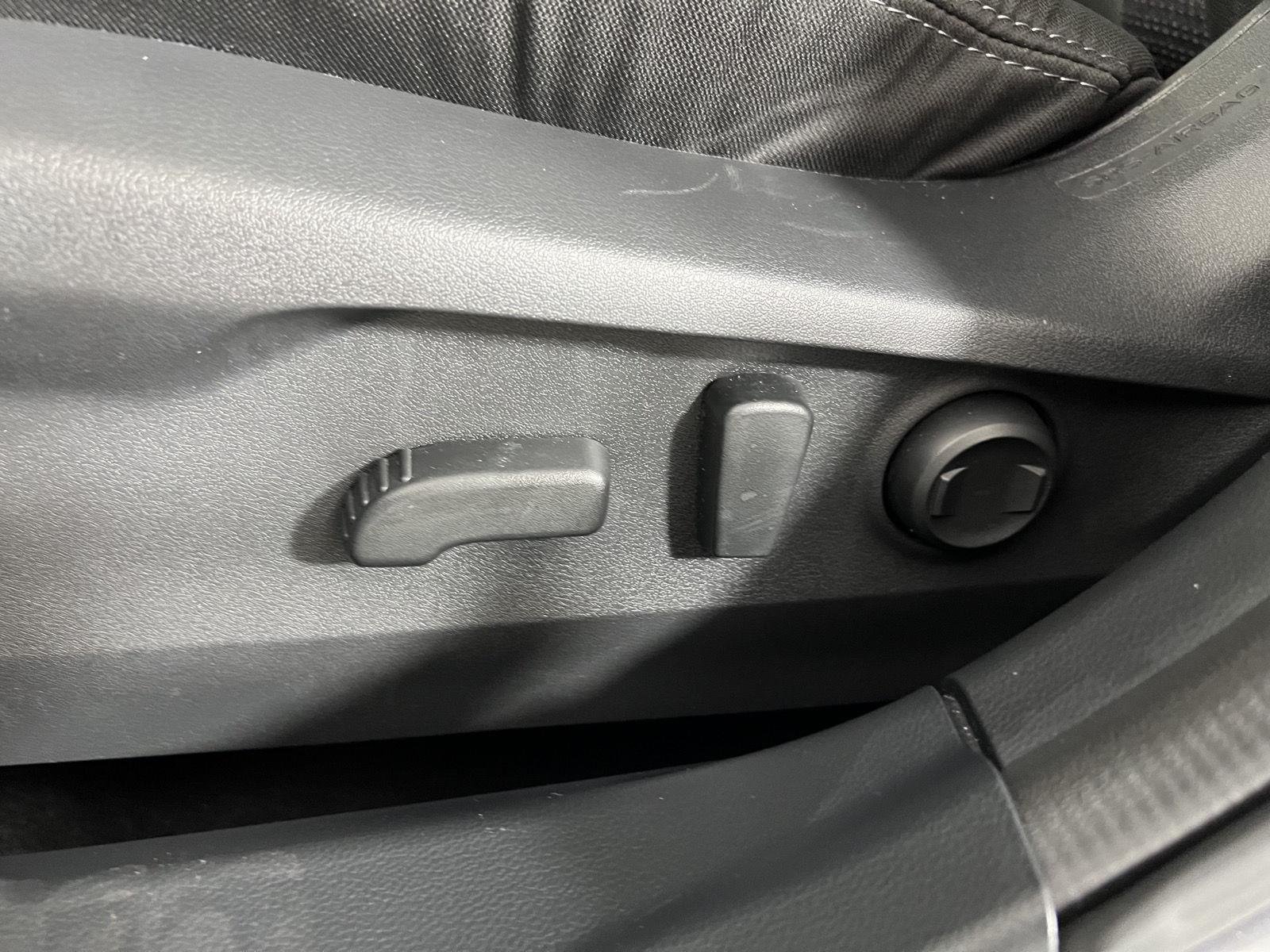 Used 2025 Ice Silver Metallic Subaru Premium image 19