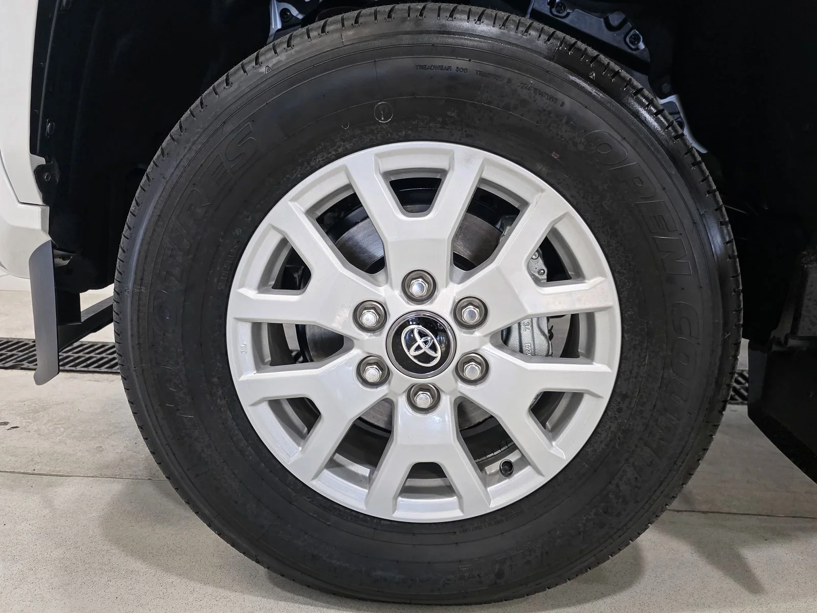 2026 Toyota Tacoma SR5 - Photo 18