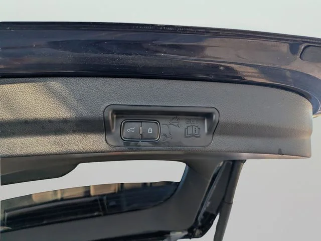 Used 2023 Black Ford XLT image 10