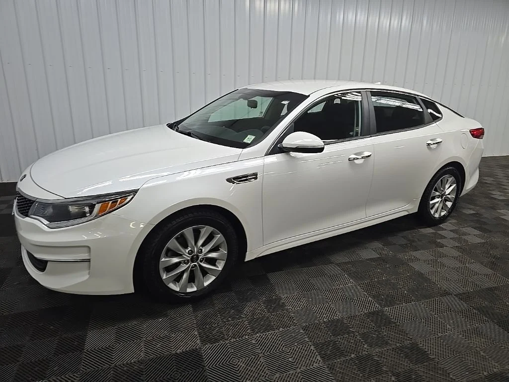 Used 2018 White Kia LX image 6