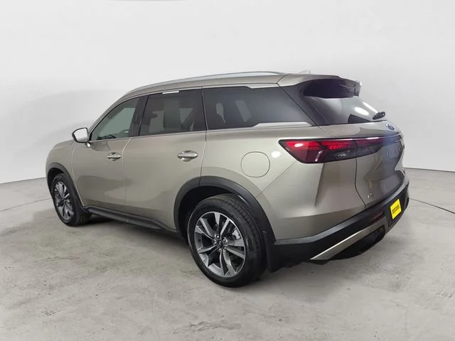 Used 2025 Beige INFINITI LUXE image 3