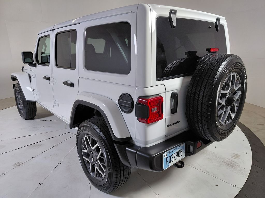 Certified Used 2025 White/off-white Jeep Sahara image 5