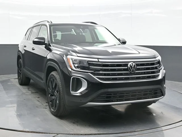 New 2026 Black Volkswagen 2.0T SE w/Technology image 6