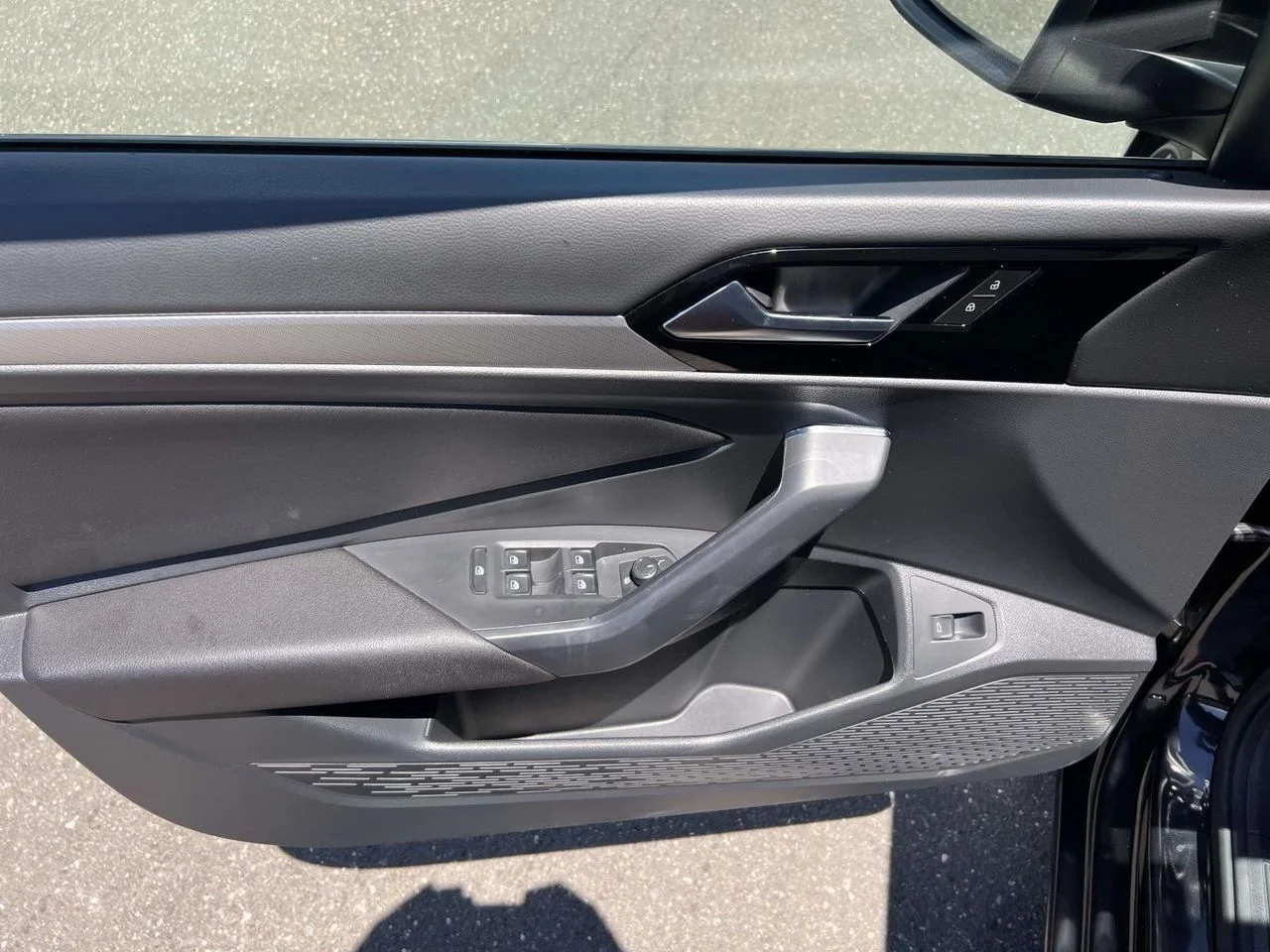 Used 2019 Deep Black Volkswagen 1.4T R-Line image 29