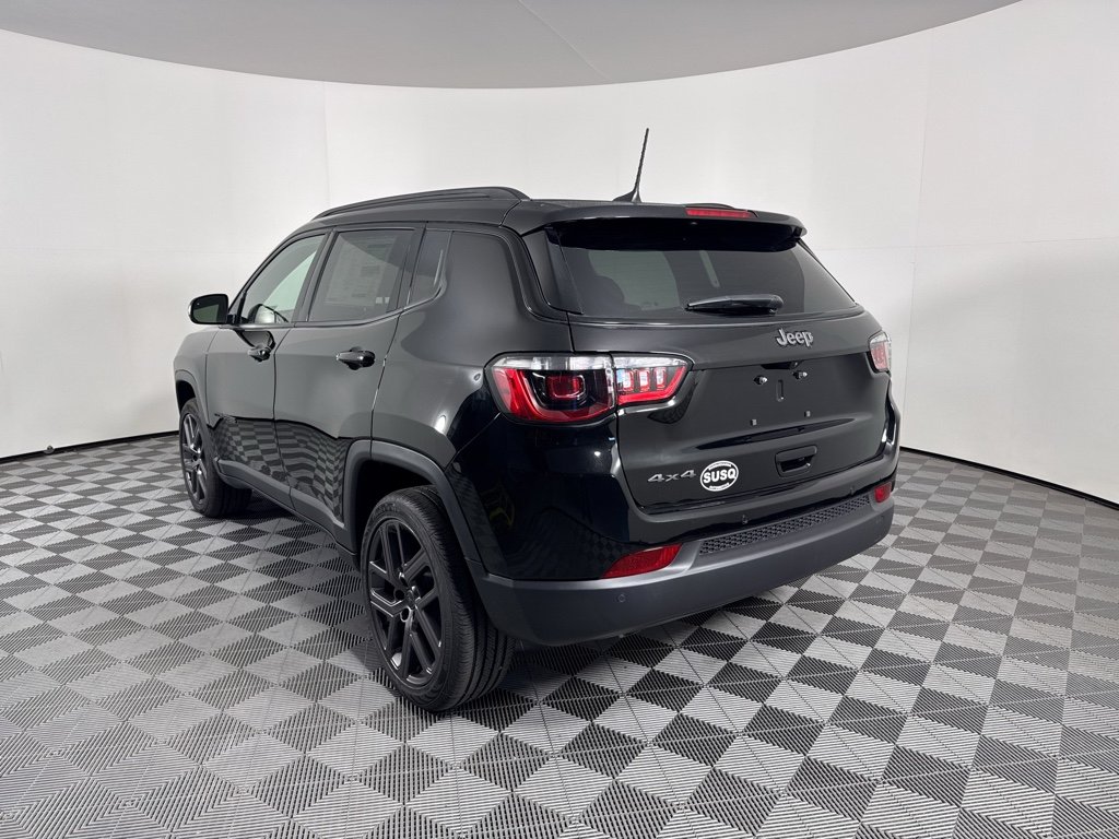 New 2026 Diamond Black Crystal Pearl-Coat Exterior Paint Jeep Limited Altitude image 19