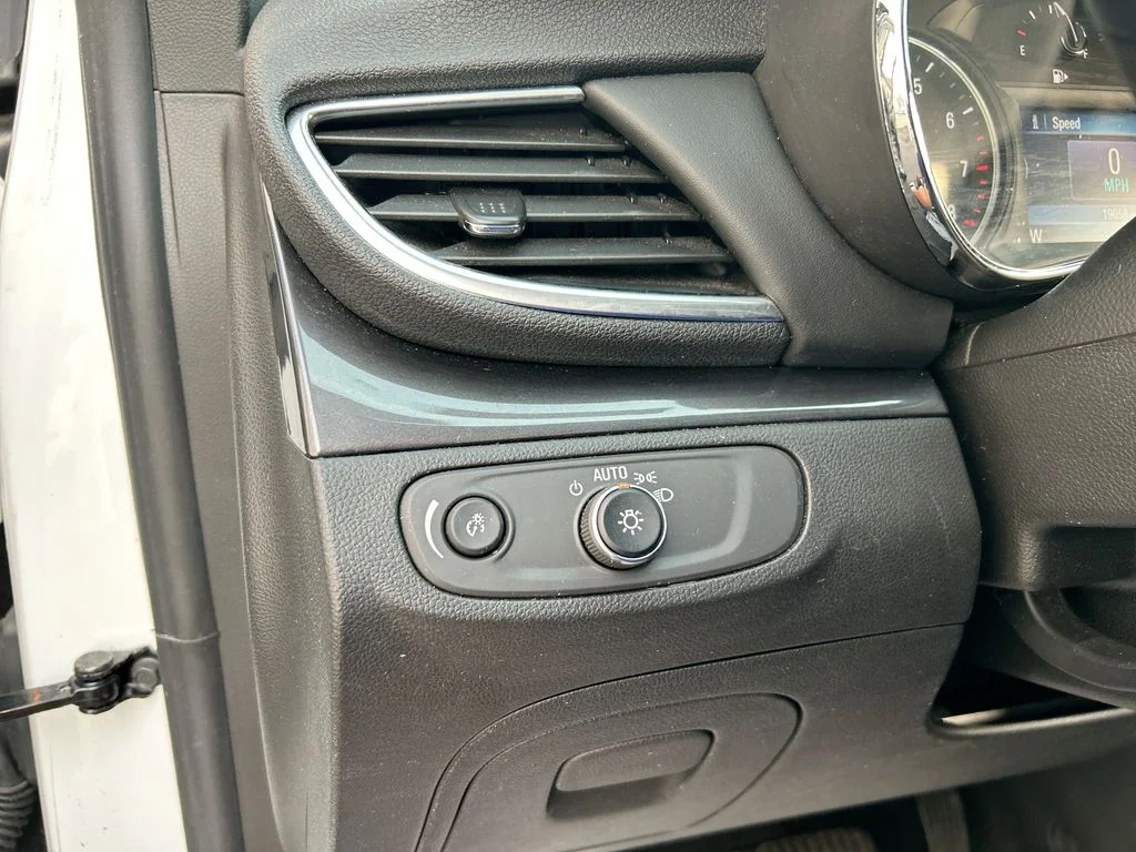 Used 2022 White Buick Preferred image 21