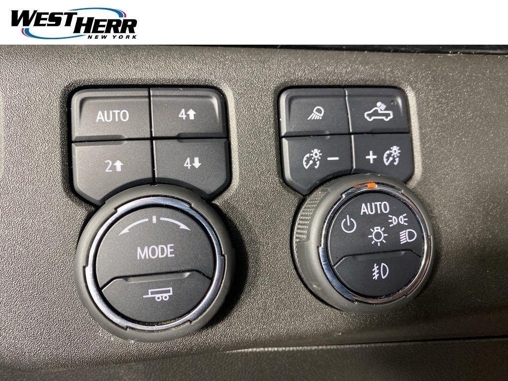 Used 2022 Summit White Chevrolet 4WD Crew Cab Short Bed RST image 12