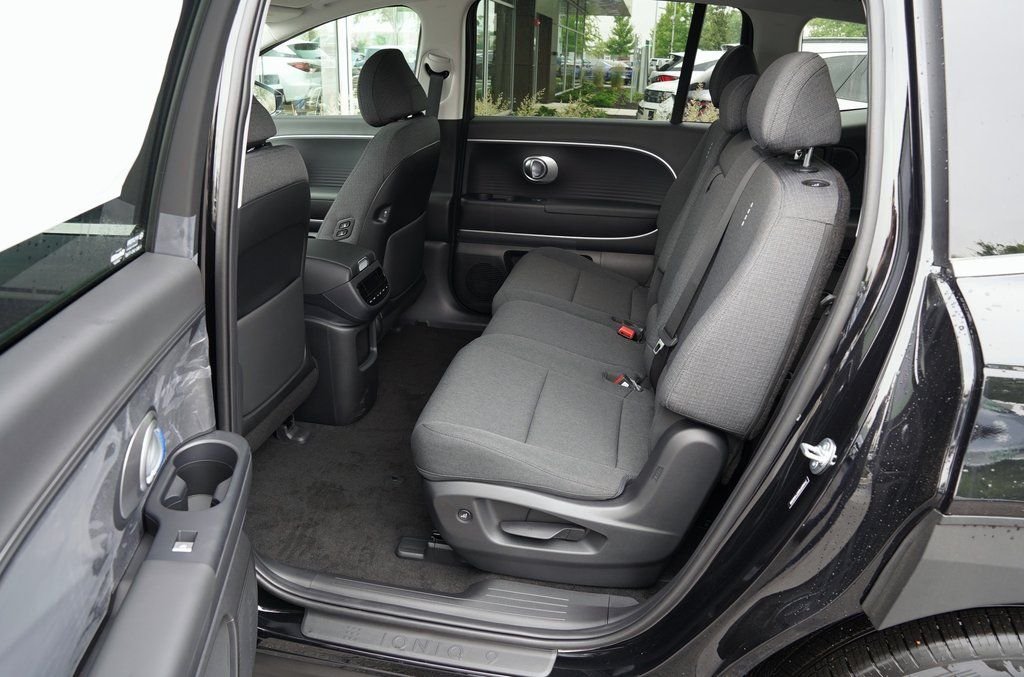 New 2026 Abyss Black Hyundai SE image 47