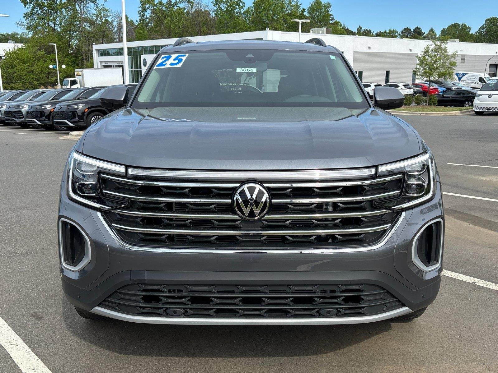 2025 Volkswagen Atlas SE w/Tech - Photo 8