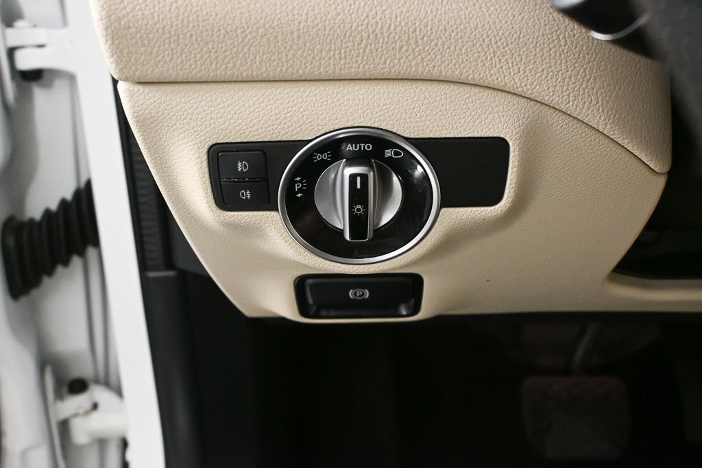 Used 2020 White Mercedes-Benz GLA 250 image 9