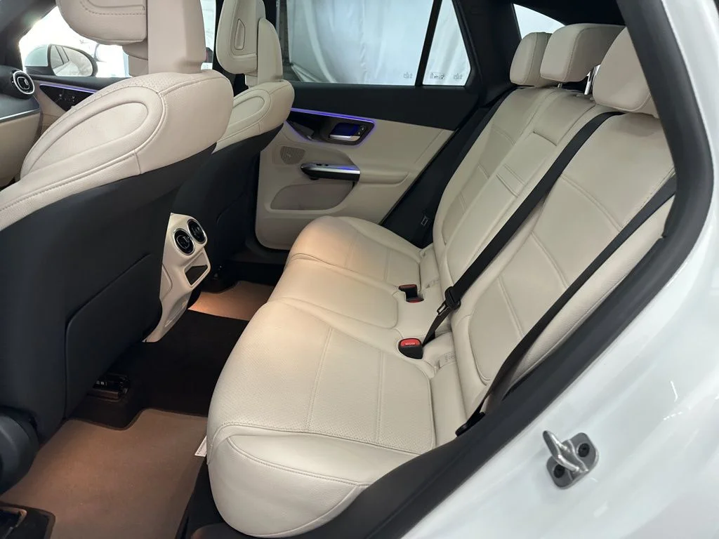 Used 2026 White Mercedes-Benz GLC 300 image 22