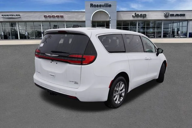 New 2026 Bright White Clear-Coat Exterior Paint Chrysler Limited image 3
