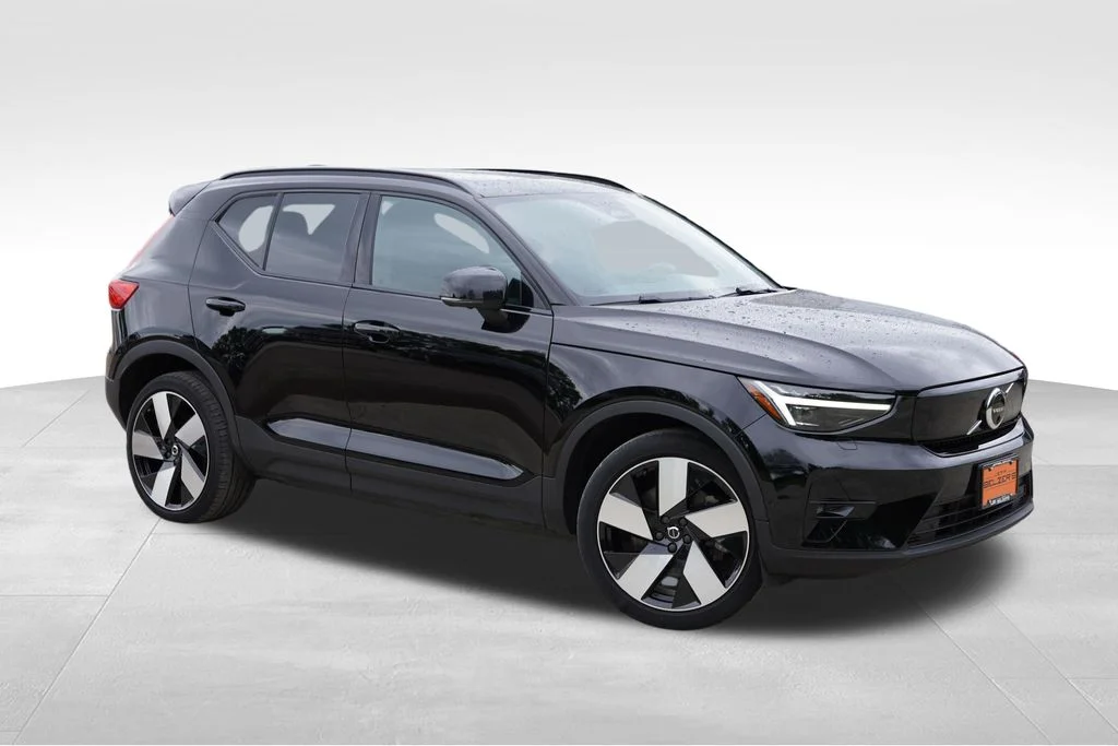 Used 2023 Black Volvo Ultimate image 2