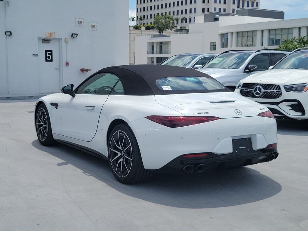 New 2027 MANUFAKTUR Moonlight White Metallic Mercedes-Benz AMG® SL 43 Roadster image 53