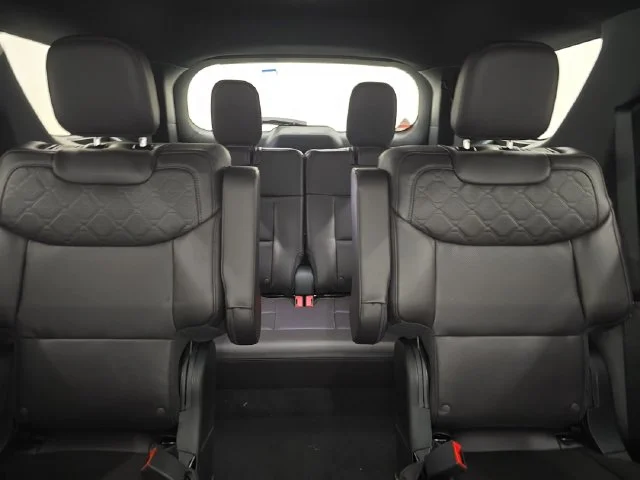 New 2027 Star White Metallic Tri-Coat Ford Platinum™ image 30