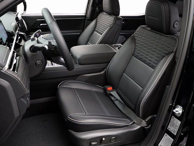 2025 GMC Sierra EV Denali - Photo 12