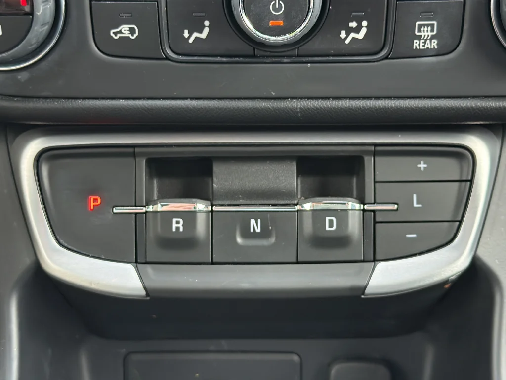 Used 2023 Silver GMC SLE image 28