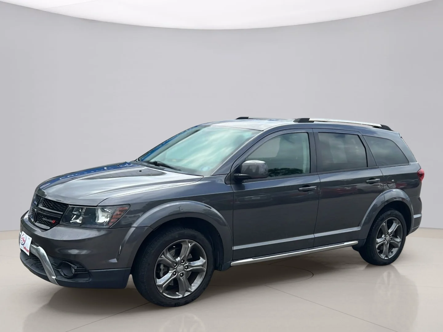 Used 2015 Gray Dodge CROSSROAD image 2