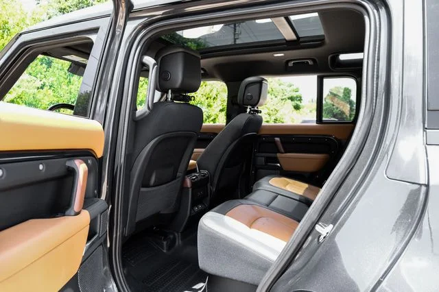 Used 2024 Santorini Black Metallic Land Rover X image 49