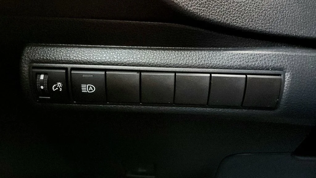 Used 2023 Silver Toyota LE image 32