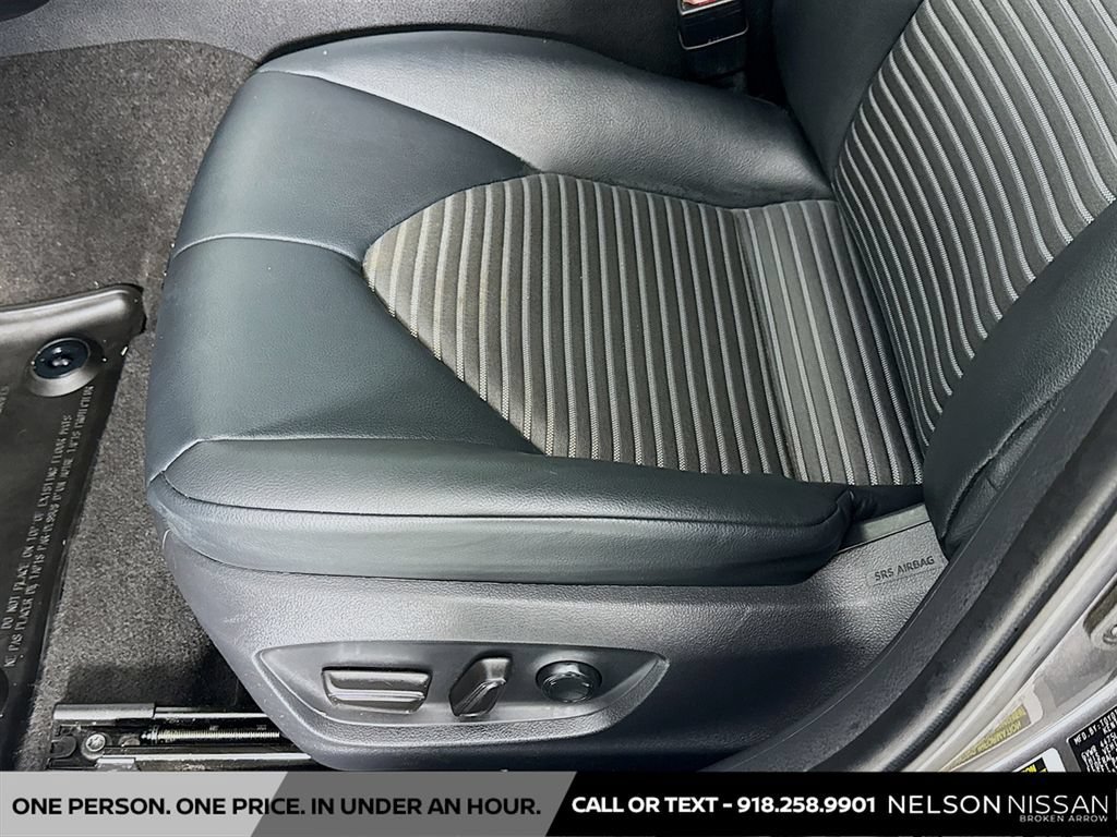 Used 2019  Toyota LE image 18