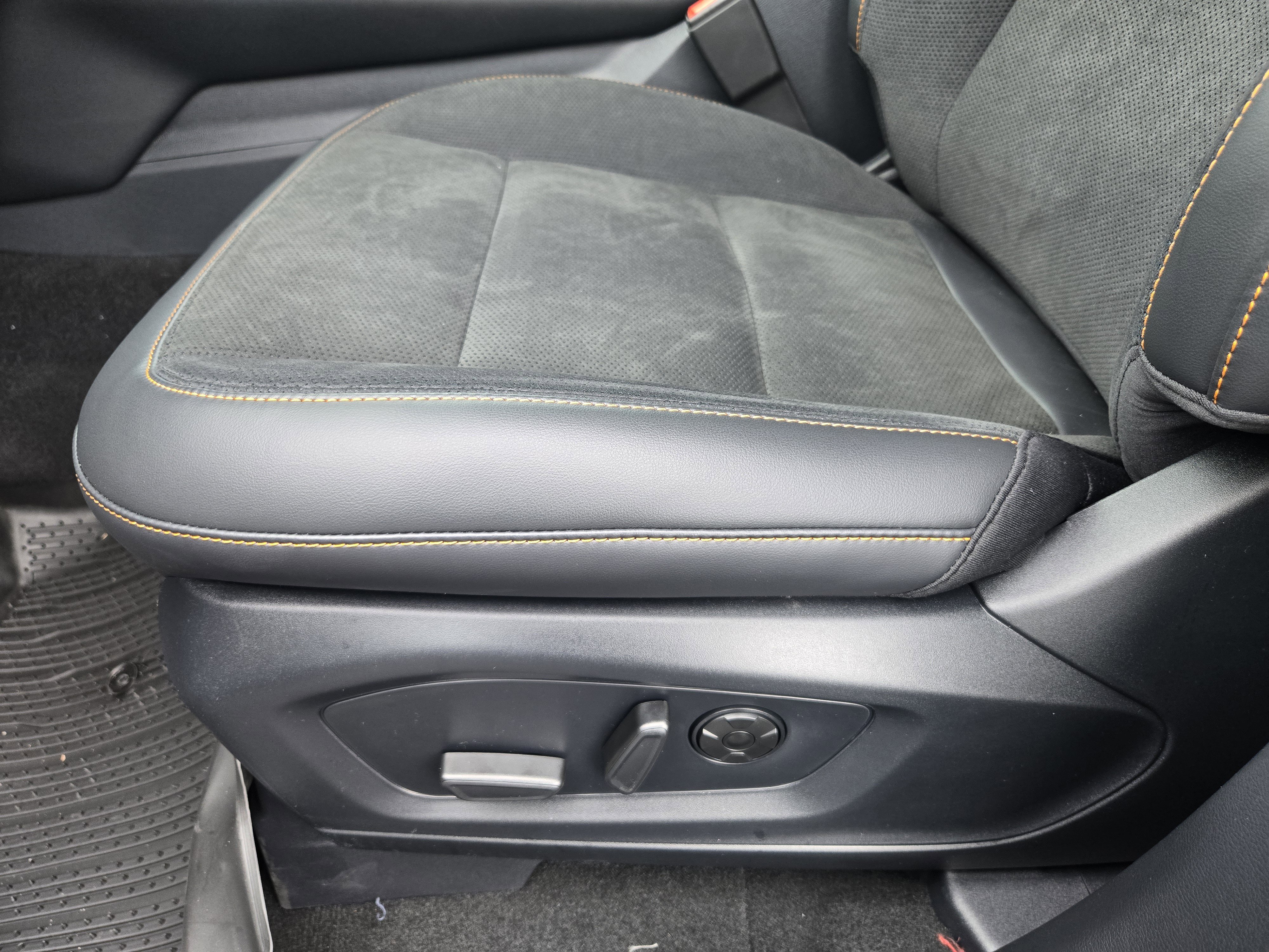 New 2026 Carbonized Gray Metallic Ford Tremor image 14