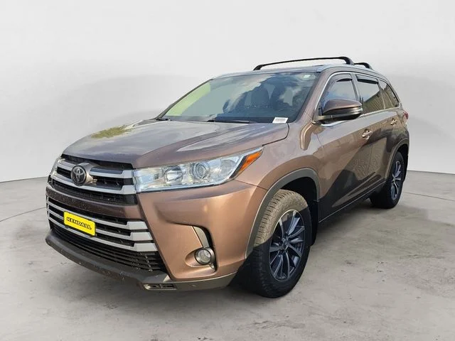 Used 2018 Walnut Toyota XLE image 1
