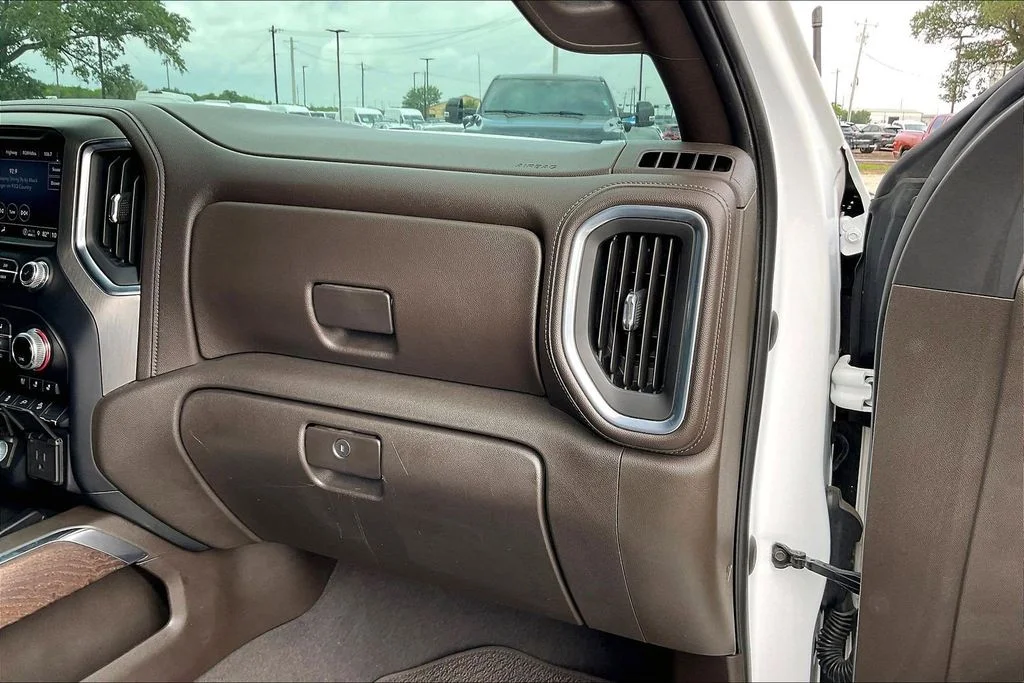Used 2022 White GMC Denali image 23