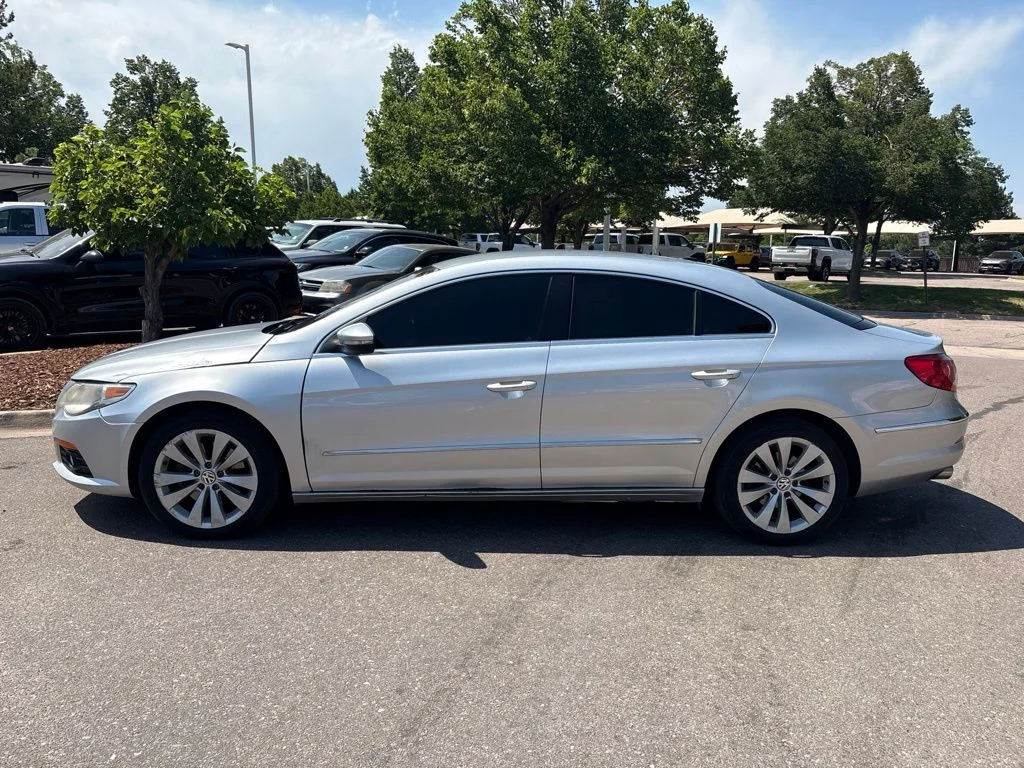 Used 2010 White Volkswagen Sport image 2