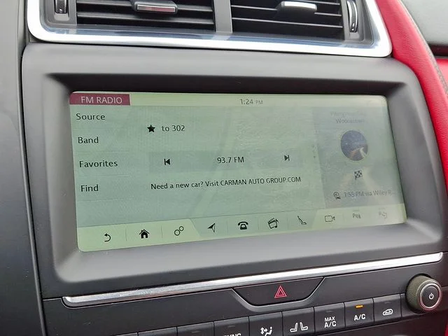 Used 2019  Jaguar R-Dynamic image 17